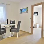 Fancy Dream - Modern One Bedroom With Balcony And Sea View 3 Apartment Brna