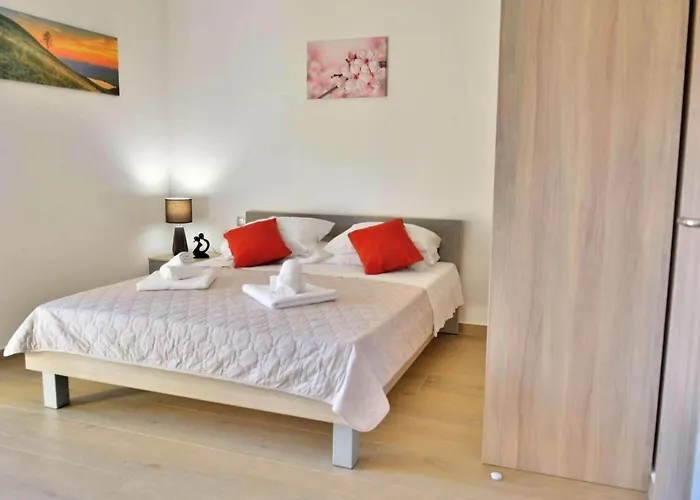 Fancy Dream - Modern One Bedroom With Balcony And Sea View 3 * Brna