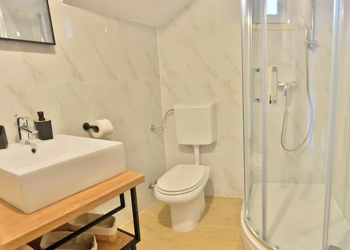 Fancy Dream - Modern One Bedroom With Balcony And Sea View 3 * Brna